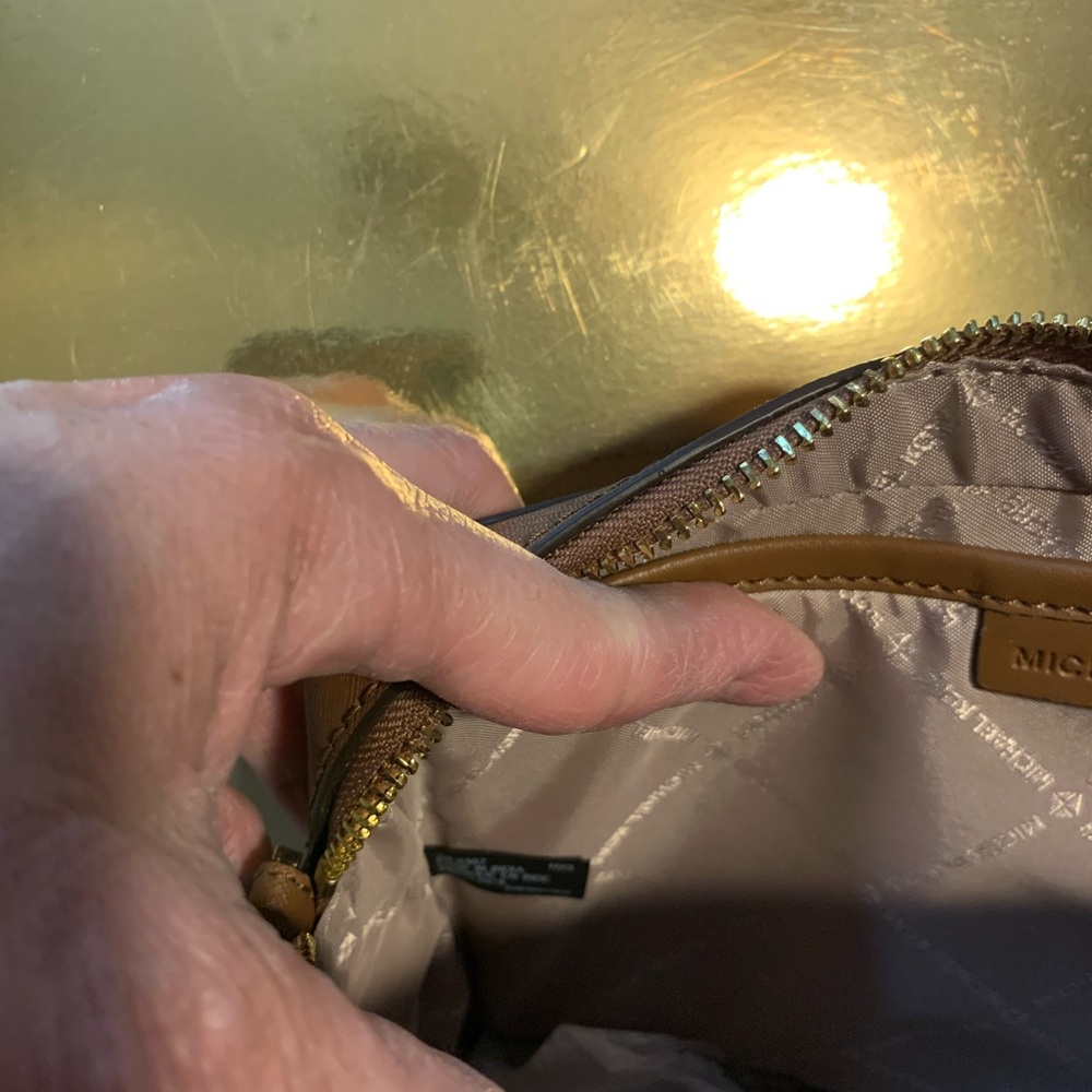 Jet Set Crossbody - Picture 4 of 5